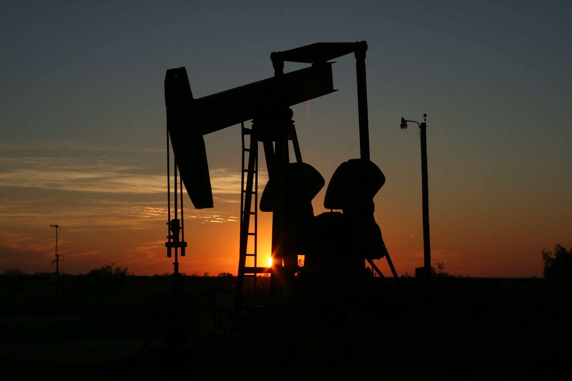 Oil & Gas Investments Drive Canada/U.S. Jobs & Revenue Growth